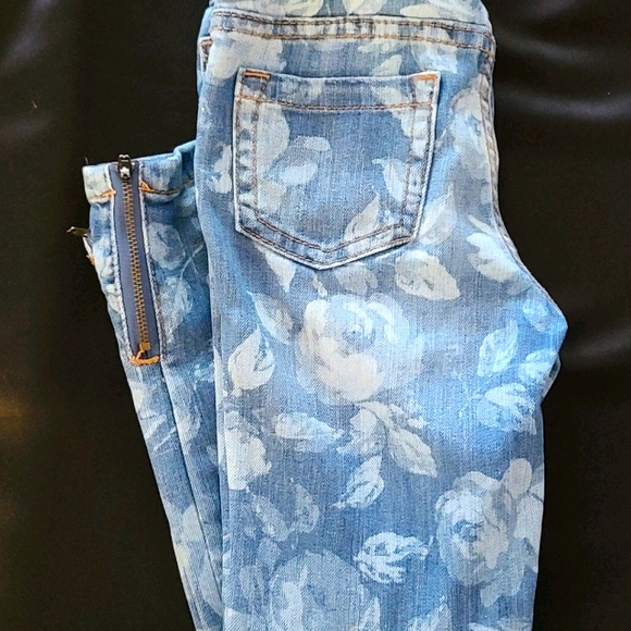 🎧3/$25 Sz5 Floral Cherokee jeans - Picture 1 of 10